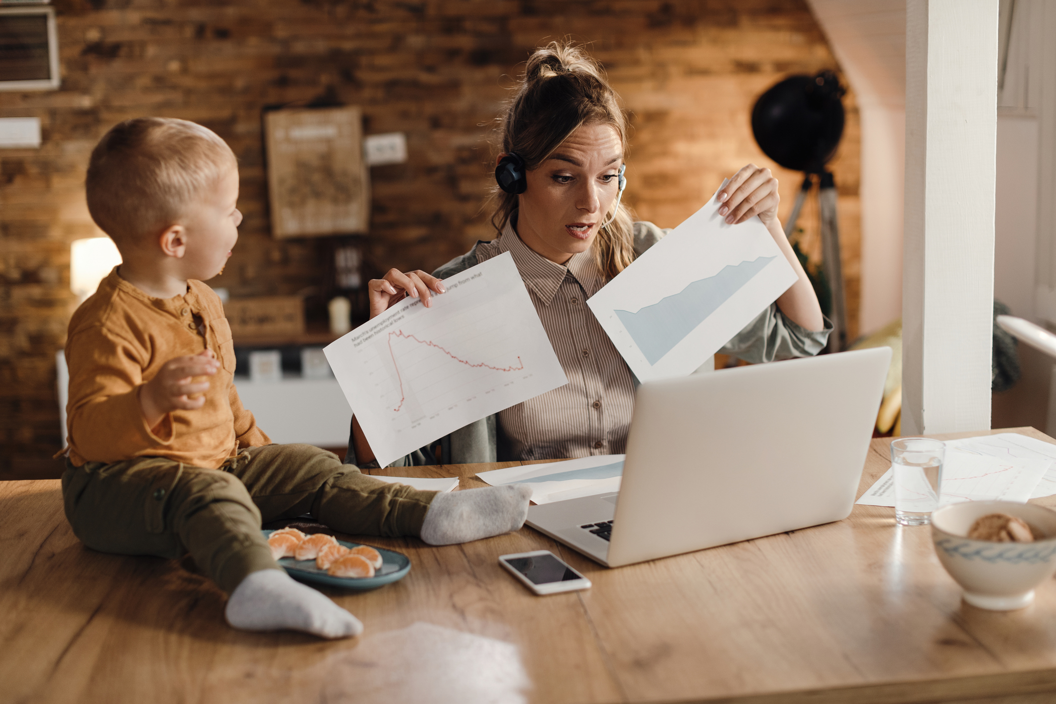 Il Bonus mamme 2025 si sdoppia: come cambia l’esonero INPS per lavoratrici madri